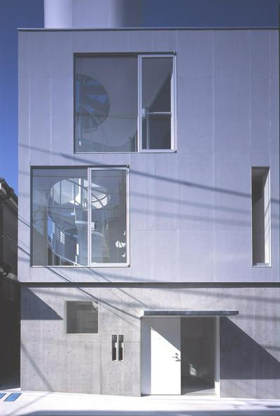 作品「多摩川の二世帯住宅 〜緩やかに繋げ、緩やかに仕切る〜」の画像 その3 (建築家 : 納谷 学)