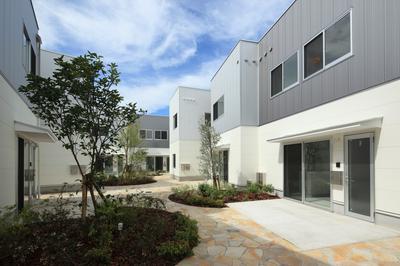 GOTENCHO APARTMENT 〜公園の中に住む〜 | 建築家 納谷 学 の作品