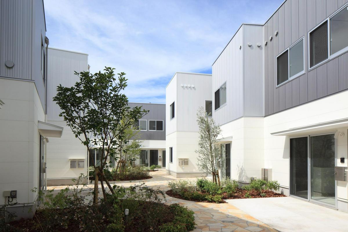 GOTENCHO APARTMENT 〜公園の中に住む〜 | Architect: Manabu Naya | japanese ...
