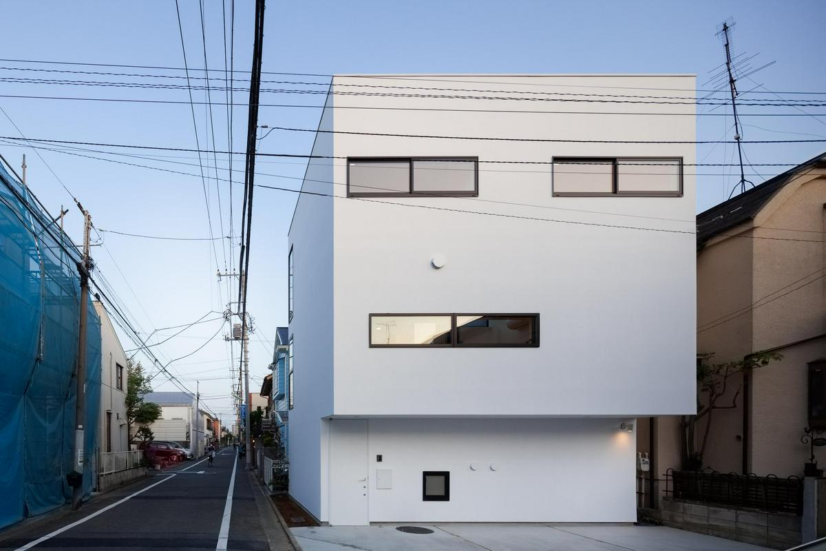 作品「東玉川の住宅　〜角地に建つミニマルな白い塊〜」の画像 その1 （建築家 : 納谷 学）