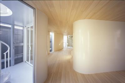 多摩川の二世帯住宅　〜緩やかに繋げ、緩やかに仕切る〜 | work by Architect Manabu Naya