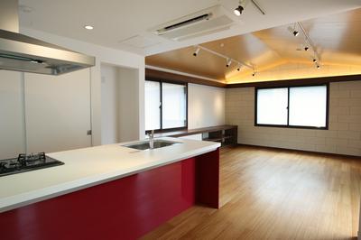 傾斜天井と竹製フローリングを持つ住宅 / KugayamaHouse | 建築家 山内 泰明 の作品