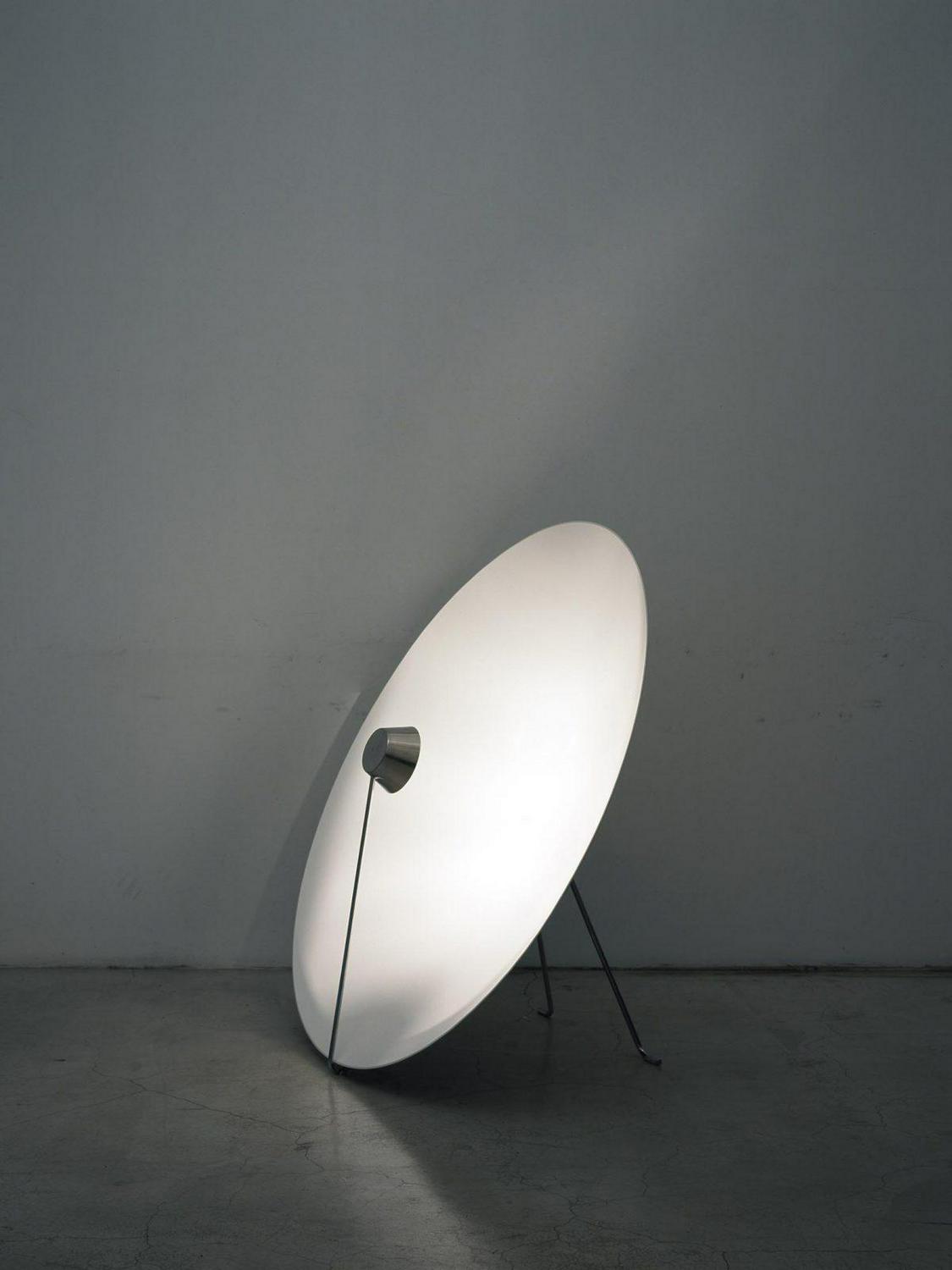 Image of "PARABOLA LIGHT for Galerie Maria Wettergren 2006", the work by architect : Keiji Ashizawa (image number 1)