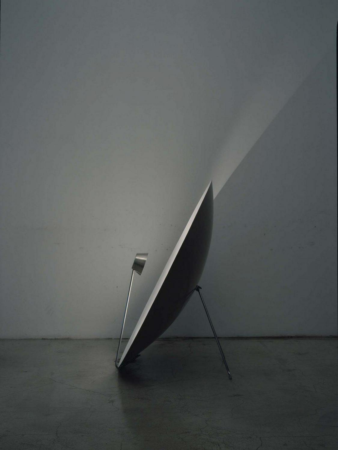 Image of "PARABOLA LIGHT for Galerie Maria Wettergren 2006", the work by architect : Keiji Ashizawa (image number 2)