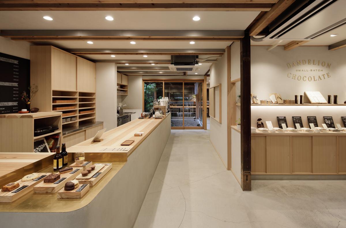 作品「Dandelion Chocolate Kyoto Higashiyama Ichinen-zaka Branch | ダンデライオン・チョコレート京都東山一念坂店」の画像 その4 （建築家 : 佐野 文彦）