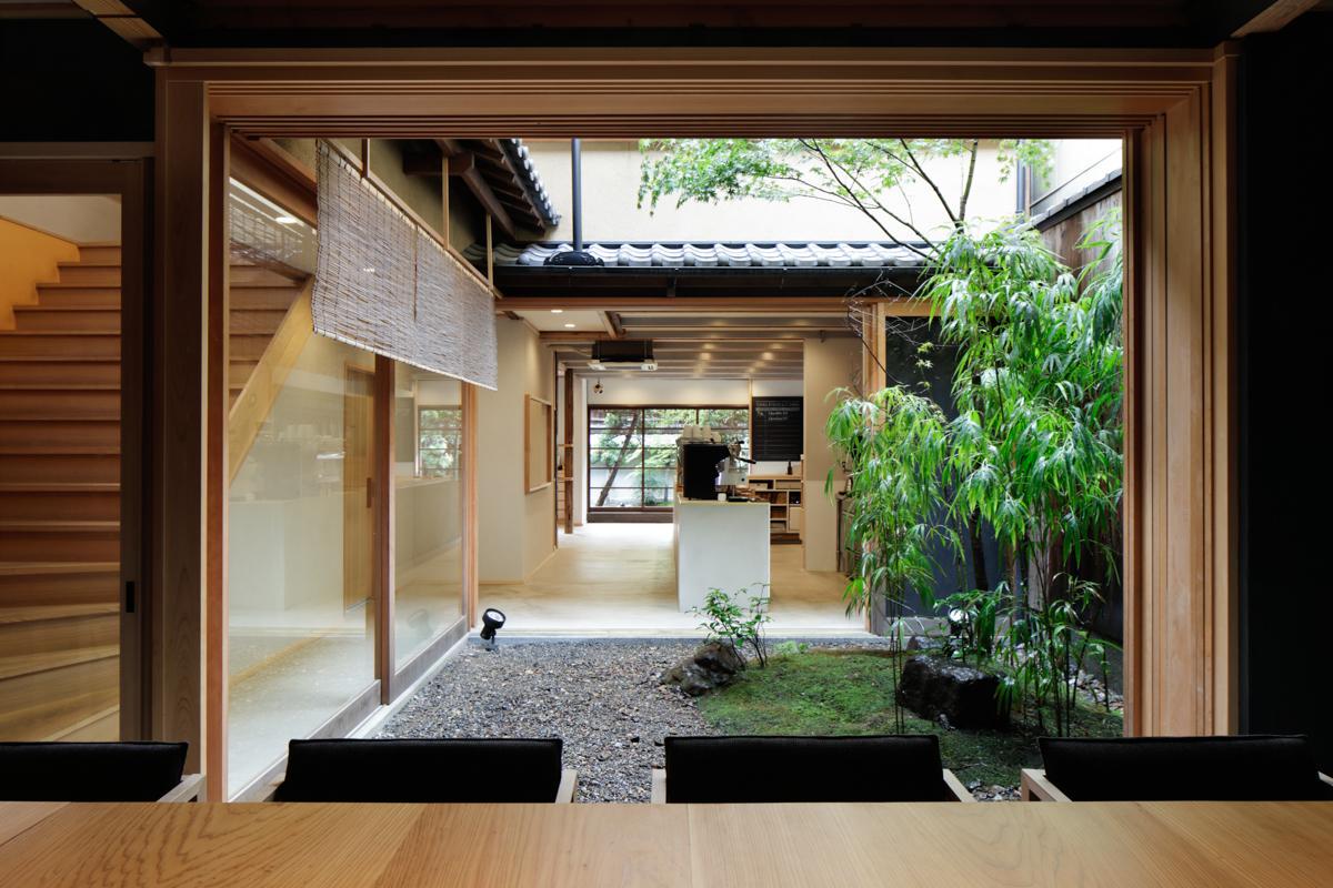 作品「Dandelion Chocolate Kyoto Higashiyama Ichinen-zaka Branch | ダンデライオン・チョコレート京都東山一念坂店」の画像 その8 （建築家 : 佐野 文彦）