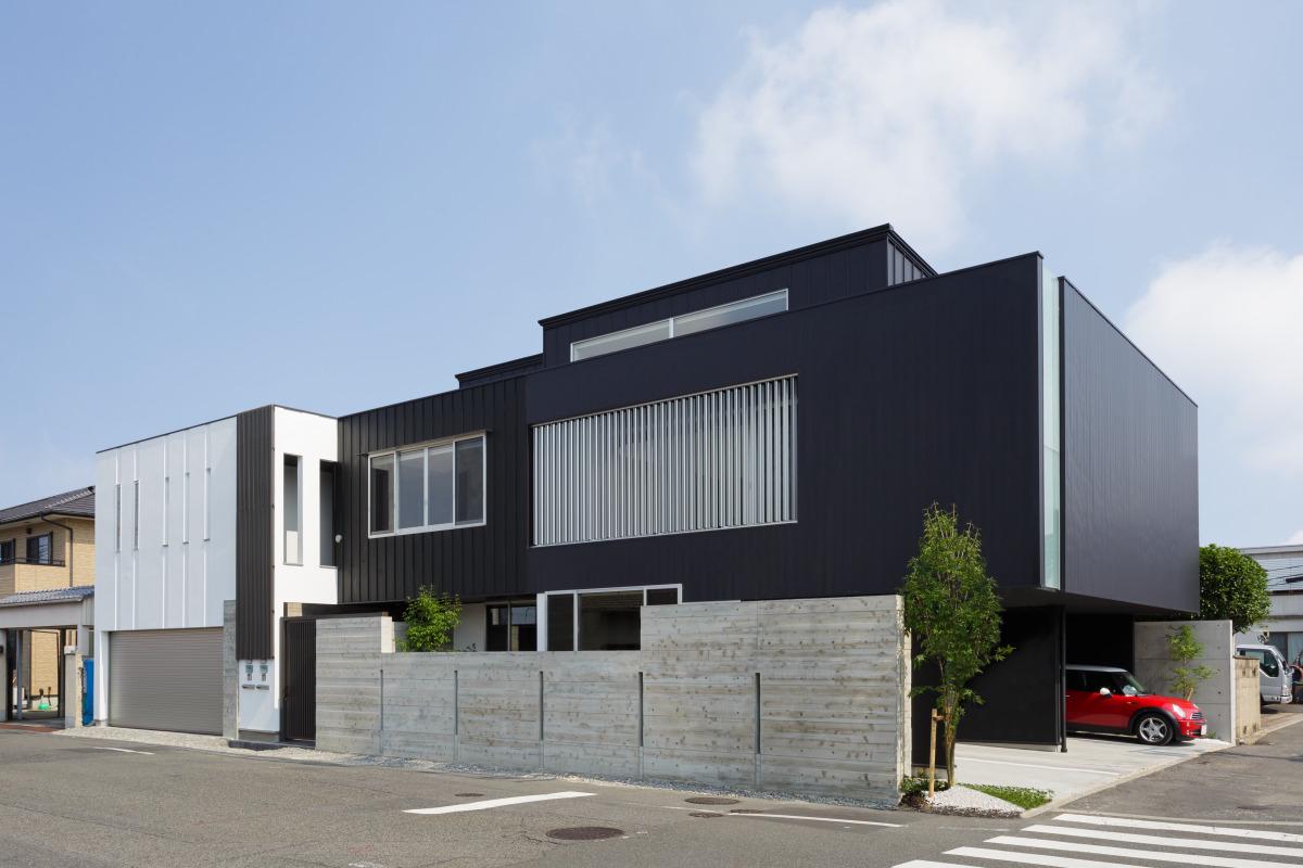 作品「VERTICAL HOUSE(縦格子の家)」の画像 その1 (建築家 : 岡本 光利)