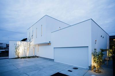 WHITE COURT HOUSE | work by Architect Mitsutoshi Okamoto