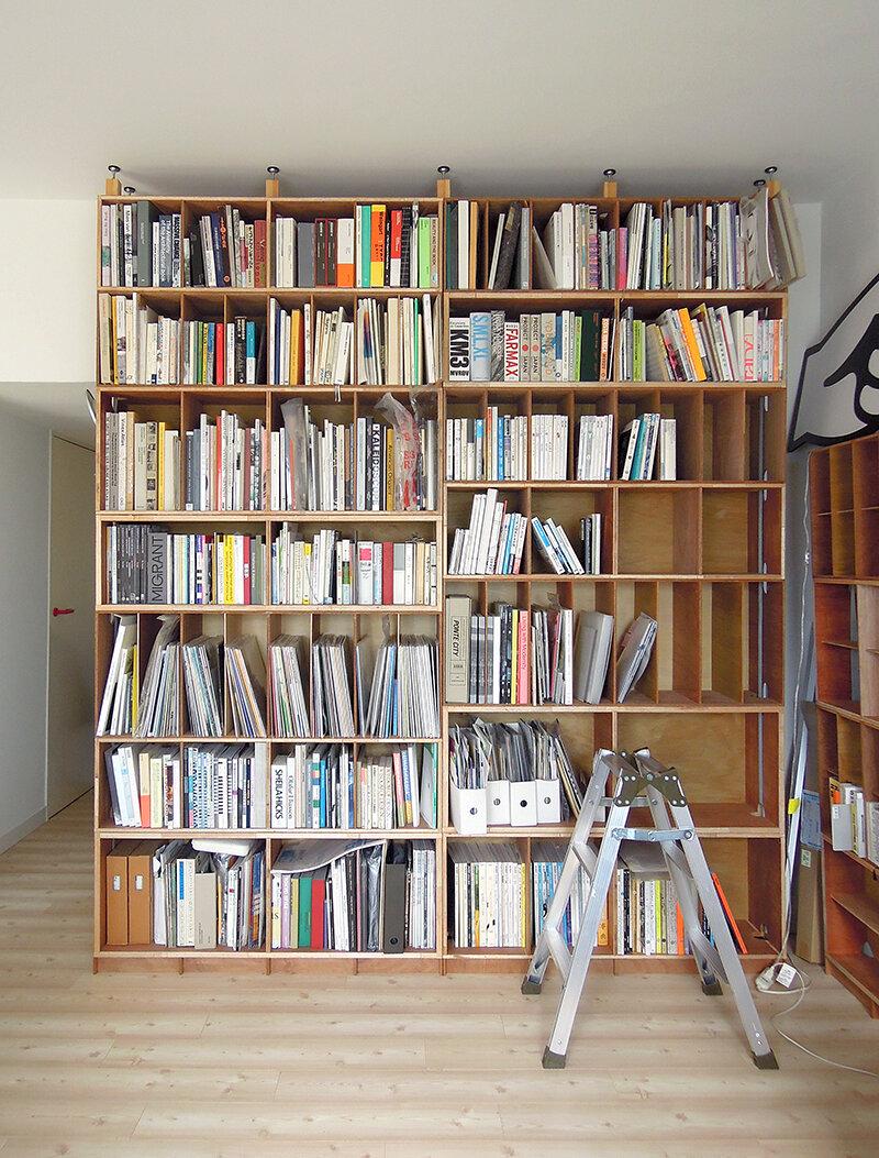 Image of "Bookshelf Boxes 箱積みの本棚 / 2020", the work by architect : Tamotsu Ito (image number 2)