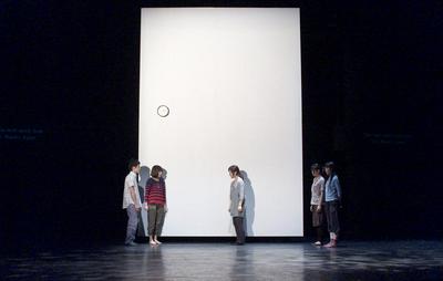 作品「チェルフィッチュ「わたしたちは無傷な別人である」」の画像 その1 （建築家 : 鈴野 浩一）