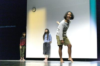 作品「チェルフィッチュ「わたしたちは無傷な別人である」」の画像 その12 （建築家 : 鈴野 浩一）