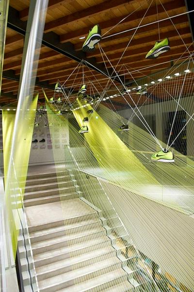 作品「NIKE Flyknit Chandelier」の画像 その2 (建築家 : 鈴野 浩一)