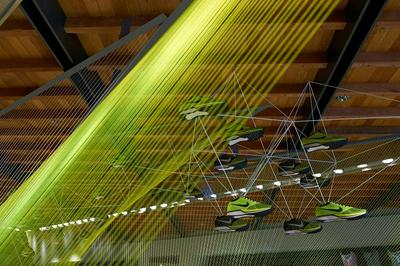 作品「NIKE Flyknit Chandelier」の画像 その7 （建築家 : 鈴野 浩一）