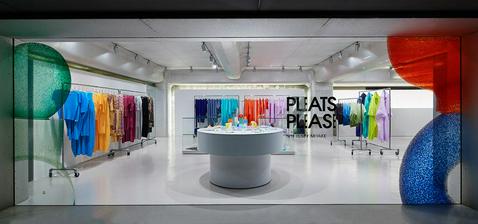 作品「PLEATS PLEASE ISSEY MIYAKE「GLASS COLORS」」の画像 その2 (建築家 : 鈴野 浩一)