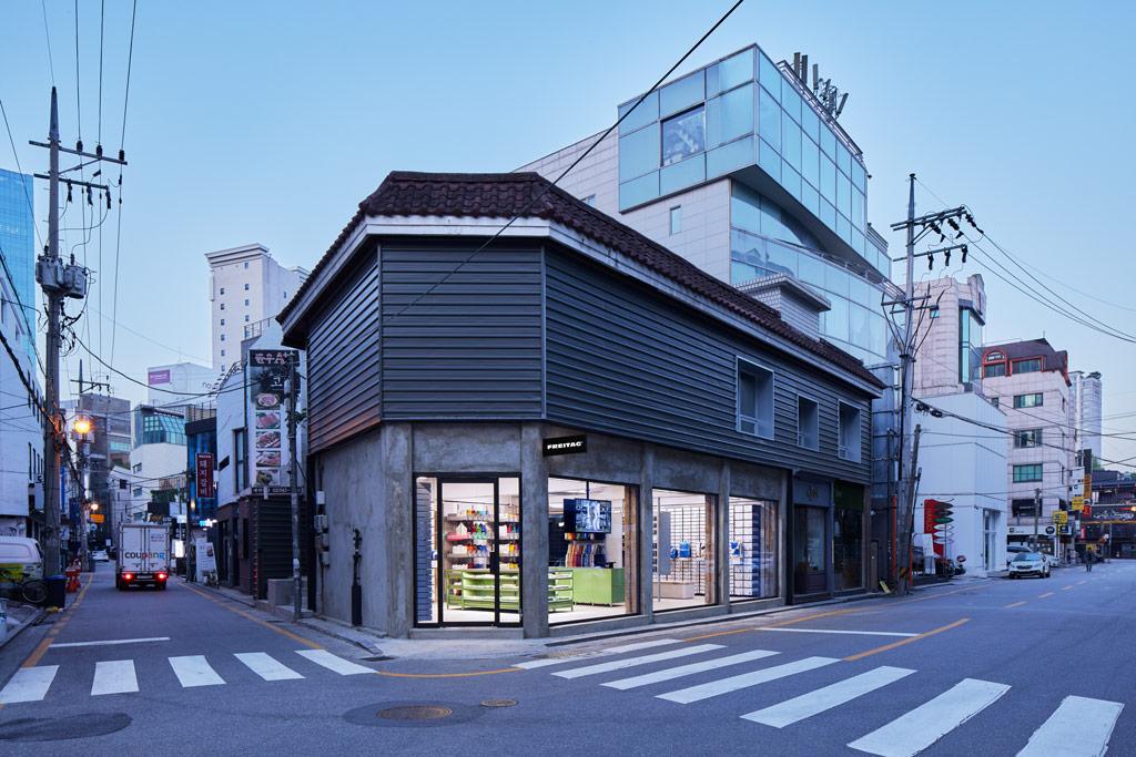 Image of "FREITAG Store Seoul Apgujeong", the work by architect : Koichi Suzuno (image number 1)