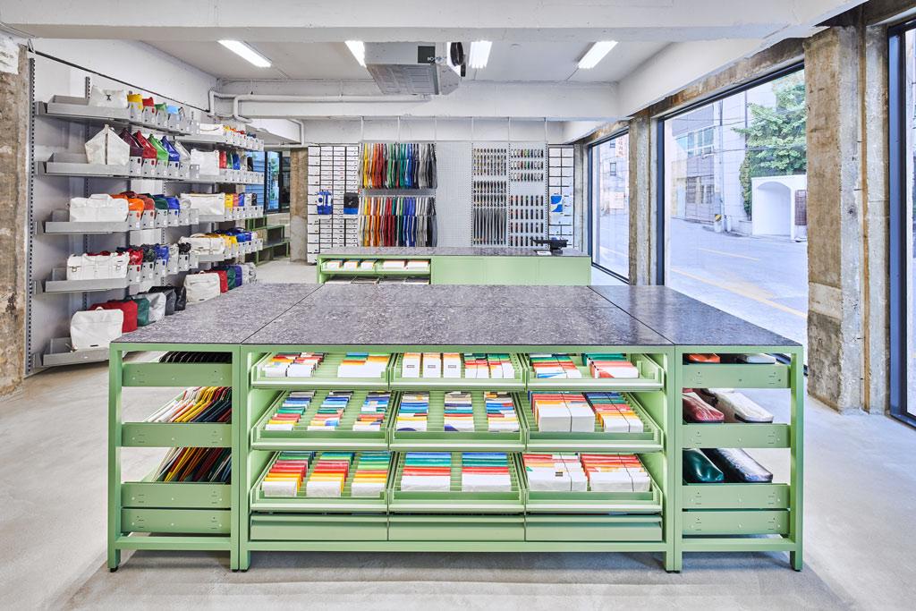 Image of "FREITAG Store Seoul Apgujeong", the work by architect : Koichi Suzuno (image number 4)
