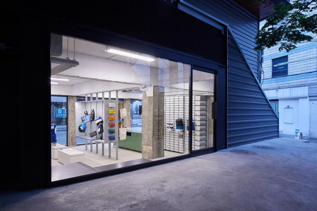 Image of "FREITAG Store Seoul Apgujeong", the work by architect : Koichi Suzuno (image number 8)