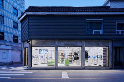 FREITAG Store Seoul Apgujeong | work by Architect Koichi Suzuno