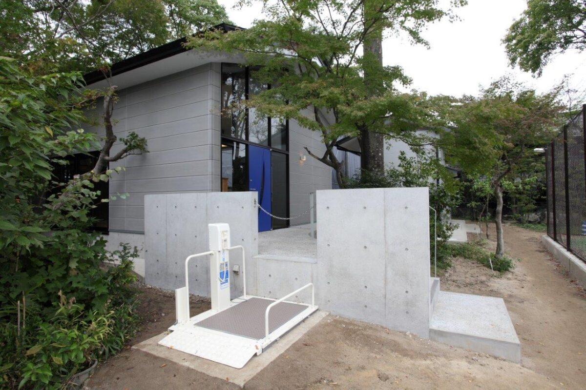 作品「ヴィアトール学園洛星中・高等学校：弓道場｜St.Viator Rakusei Junior and Senior High School: Archery Range」の画像 その2 （建築家 : 武富 恭美）