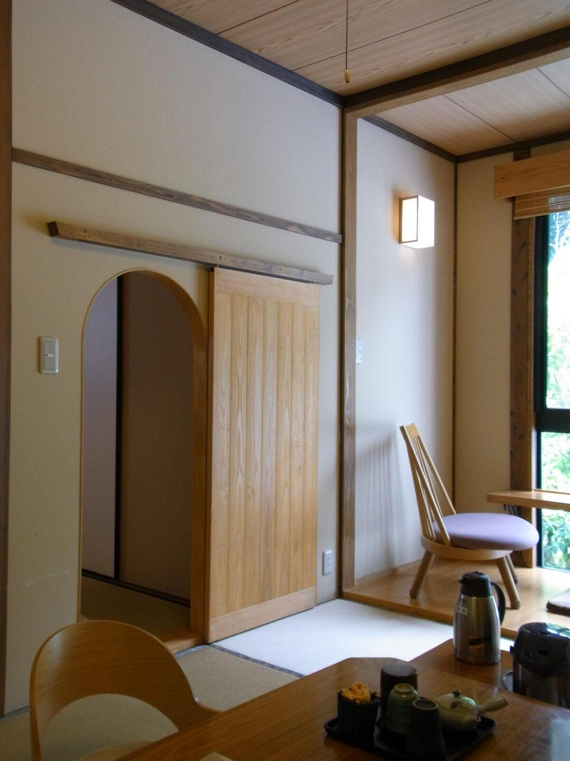 作品「米屋別荘：離れ棟増築／食事処・ライブラリ改修｜Komeyabessou: Annex / Dining Space and Library」の画像 その10 （建築家 : 武富 恭美）