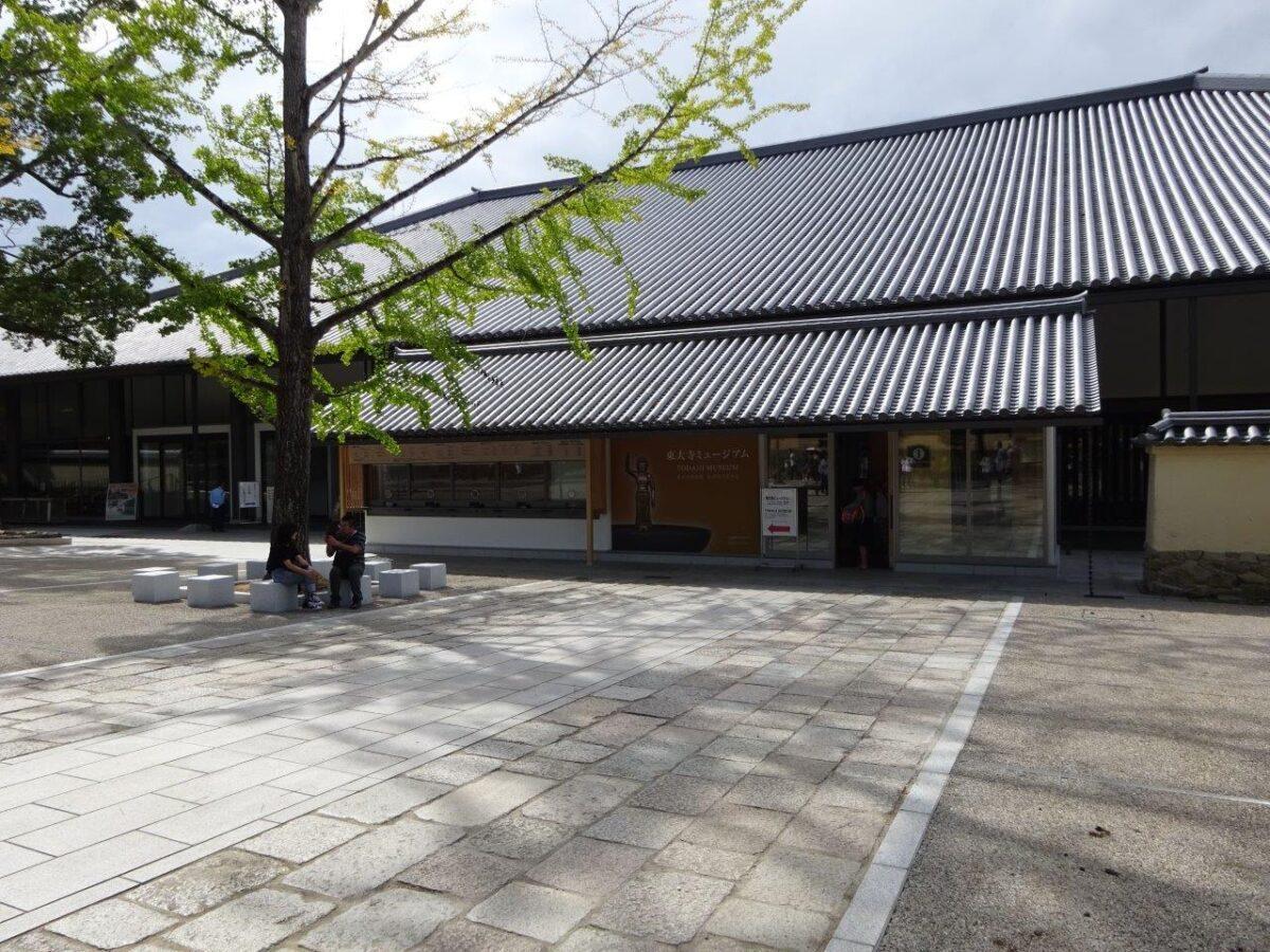 作品「東大寺総合文化センター：券売所／外構整備｜Todaiji Temple Culture Center: Ticket Office」の画像 その1 （建築家 : 武富 恭美）