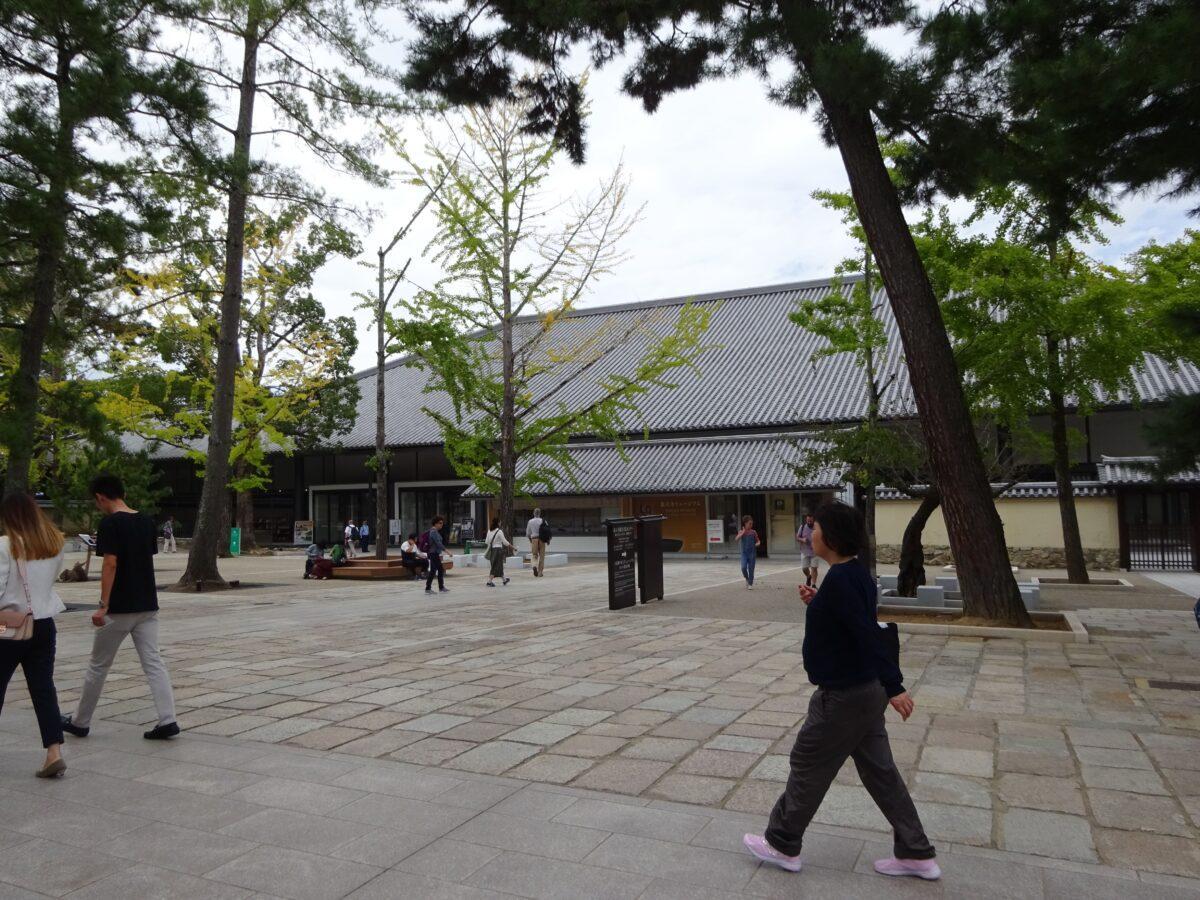 作品「東大寺総合文化センター：券売所／外構整備｜Todaiji Temple Culture Center: Ticket Office」の画像 その12 （建築家 : 武富 恭美）